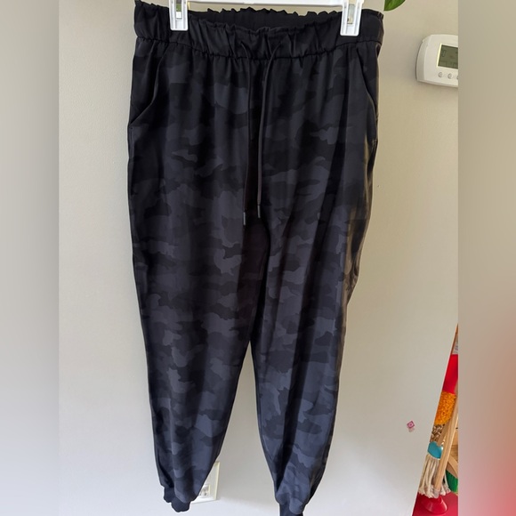 Lululemon Stretch High-Rise Jogger *Full Length - Picture 1 of 4